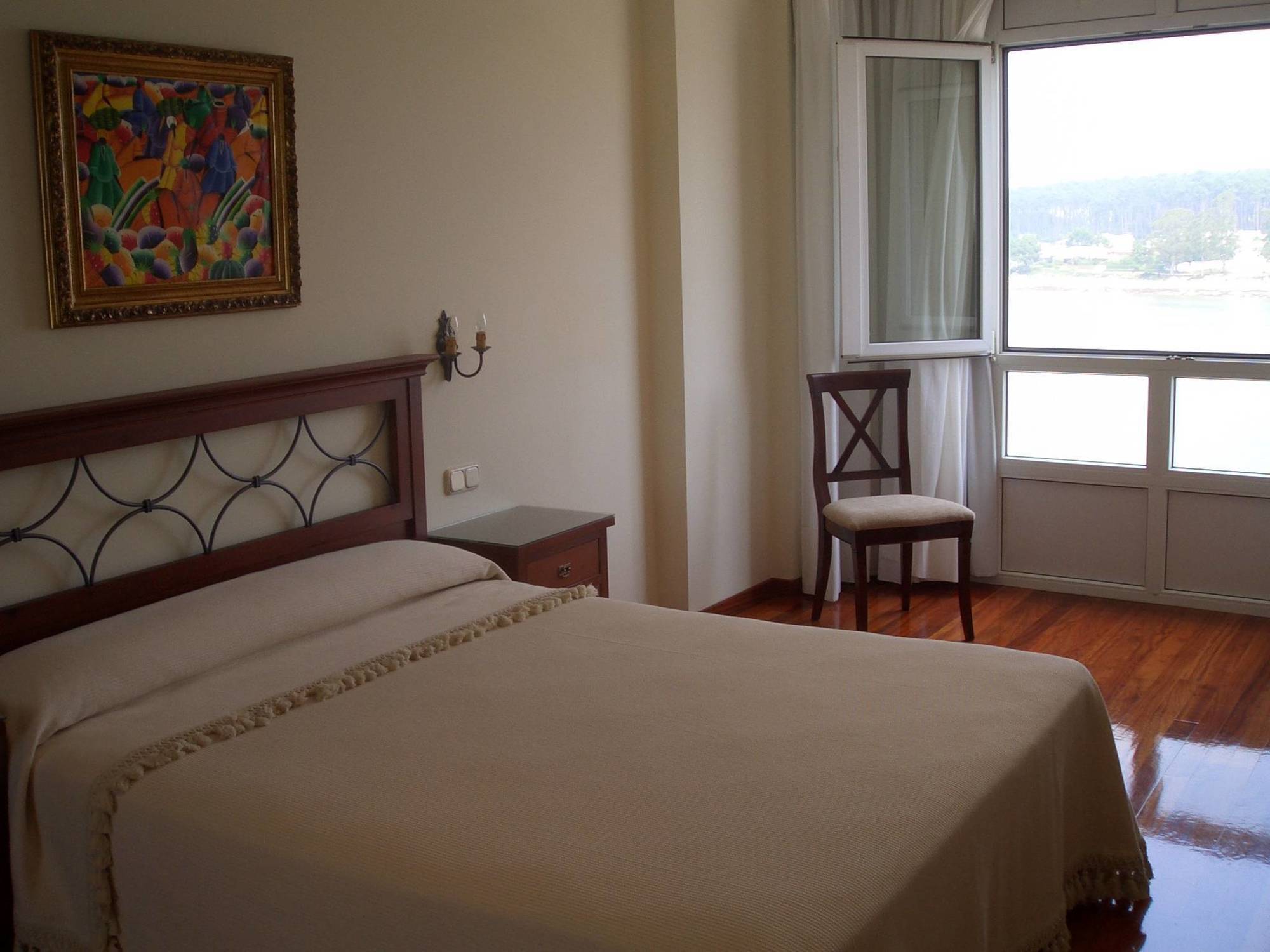 Apartamentos Maritimo Suites-Solo Adultos O Grove Quarto foto
